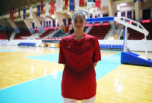 Adana Nova Basketbol Meme Kanseri İçin Pembe Ceketle Sahaya Çıkıyor