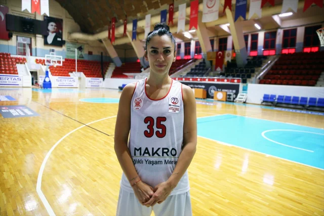 Adana Nova Basketbol Meme Kanseri İçin Pembe Ceketle Sahaya Çıkıyor