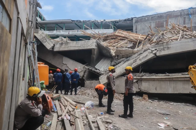 Endonezya'da Çöken Okul Binası İçin Yarış Zamanı: Arama Kurtarma Çalışmaları Yükseliyor