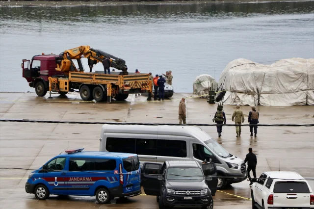 Karadeniz'de Balıkçıların Büyük Buluşu: Gizemli Araç Patlatıldı