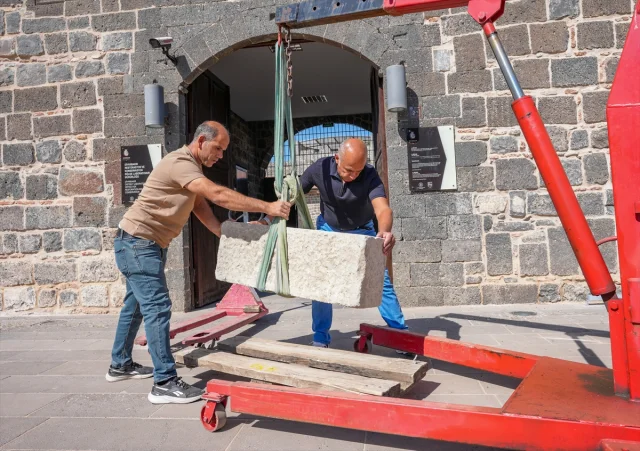 Diyarbakır'da Gizemli Mezar Kapağı Tarihe Işık Tutacak