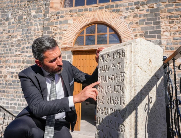 Diyarbakır'da Gizemli Mezar Kapağı Tarihe Işık Tutacak