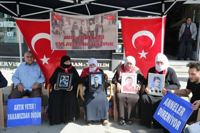 Muş'ta Evlat Hasretiyle Yürekleri Yakan Eylemler Devam Ediyo...