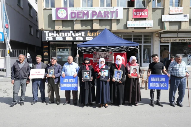 Muş'ta Evlat Hasretiyle Yürekleri Yakan Eylemler Devam Ediyor