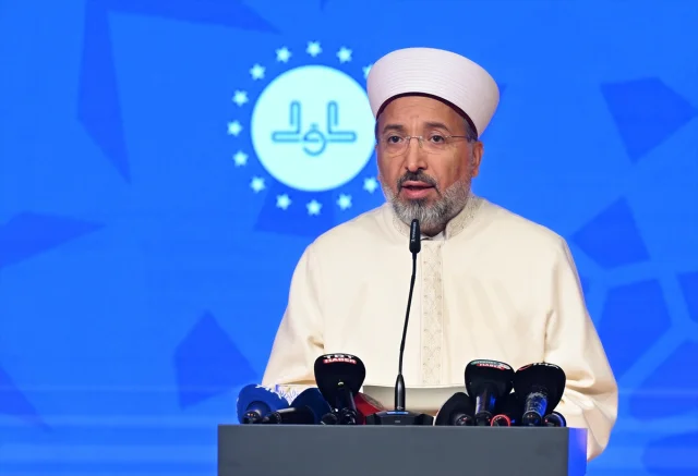 Diyanet İşleri Başkanı'nın Vurgusu: Camilerin Tarihi Rolü Ne Anlama Geliyor?