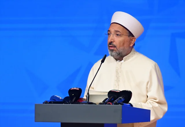 Diyanet İşleri Başkanı'nın Vurgusu: Camilerin Tarihi Rolü Ne Anlama Geliyor?