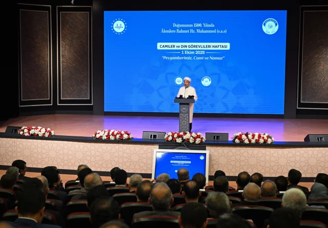 Diyanet İşleri Başkanı'nın Vurgusu: Camilerin Tarihi Rolü Ne Anlama Geliyor?