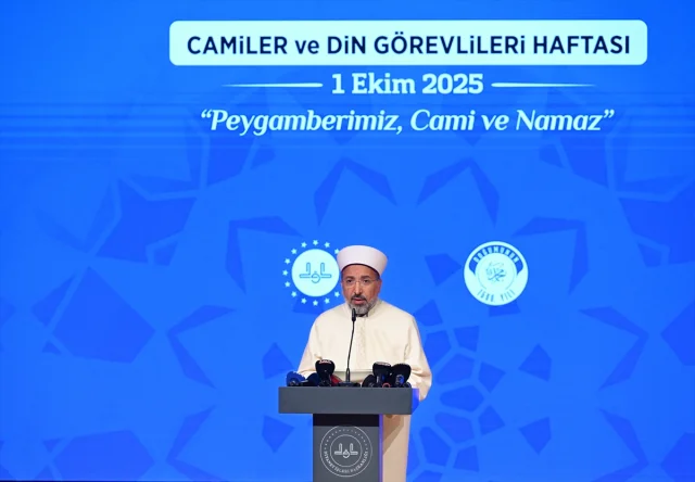 Diyanet İşleri Başkanı'nın Vurgusu: Camilerin Tarihi Rolü Ne Anlama Geliyor?