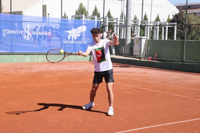 Gaziantep'te Raket Sesleri Yükseliyor: Tenis Turnuvası Başladı