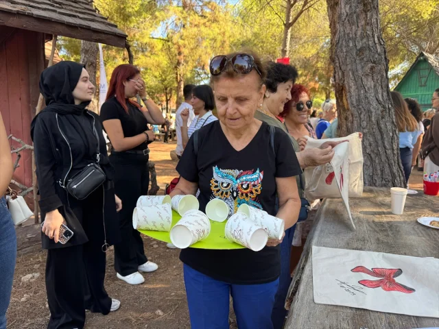 Antalya'da Yaşlılar Sanat ve Sporla Yenilendi