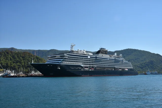Explora I Kruvaziyeri Marmaris'e Turist Akını