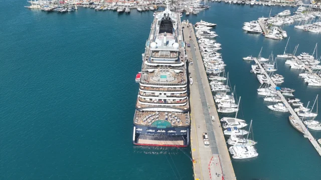 Explora I Kruvaziyeri Marmaris'e Turist Akını