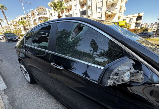 Mersin'de Şoke Eden Olay: Araçlara Saldıran 5 Kişi Yakalandı