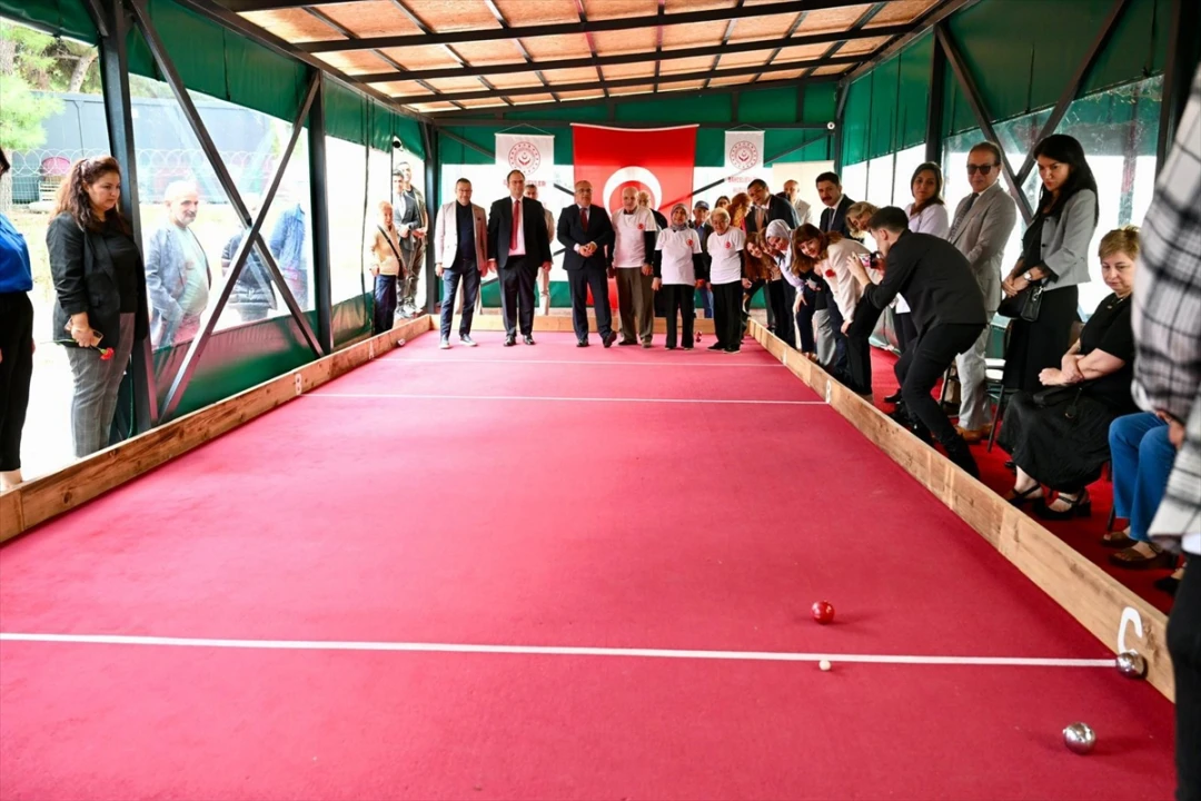 İstanbul'da Unutulmaz Dünya Yaşlılar Günü Etkinliği: Sürprizler ve Renkli Anlar