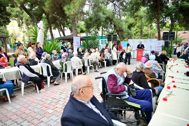 İstanbul'da Unutulmaz Dünya Yaşlılar Günü Etkinliği: Sürprizler ve Renkli Anlar