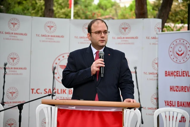 İstanbul'da Unutulmaz Dünya Yaşlılar Günü Etkinliği: Sürprizler ve Renkli Anlar