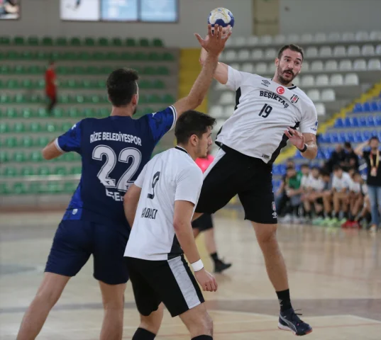 Beşiktaş Hentbol Takımı Rize'de Galibiyetle Dönüyor