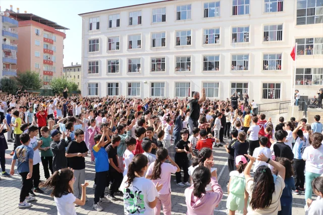 Siirt'te Binlerce Öğrenci Spor Etkinliğinde Buluştu
