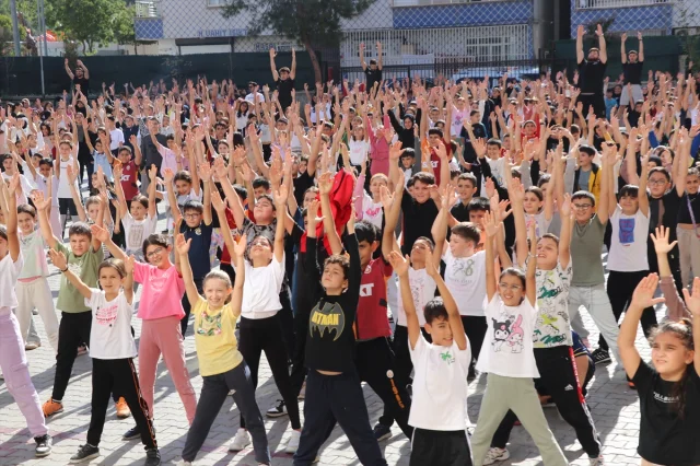 Siirt'te Binlerce Öğrenci Spor Etkinliğinde Buluştu