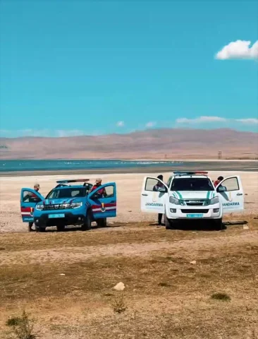 Erçek Gölü'nde Jandarmadan Flamingo Koruma Operasyonu