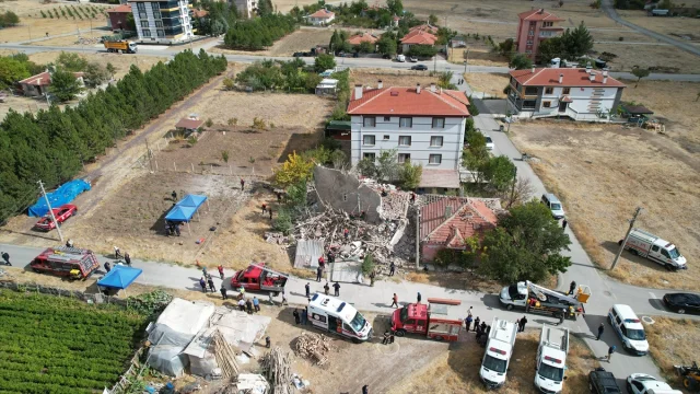 Ankara'da Deprem Riski Taşıyan Bina Çöktü: Yeni Çalışmalar Başlatıldı
