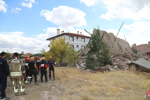 Ankara'da Deprem Riski Taşıyan Bina Çöktü: Yeni Çalışmalar Başlatıldı