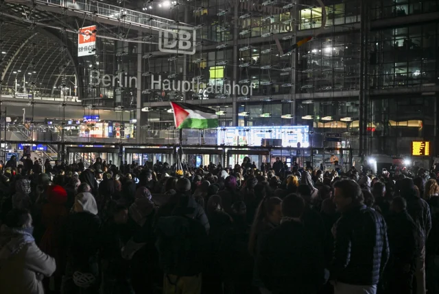 Berlin'de Sumud Filosu İçin Büyük Dayanışma Gösterisi