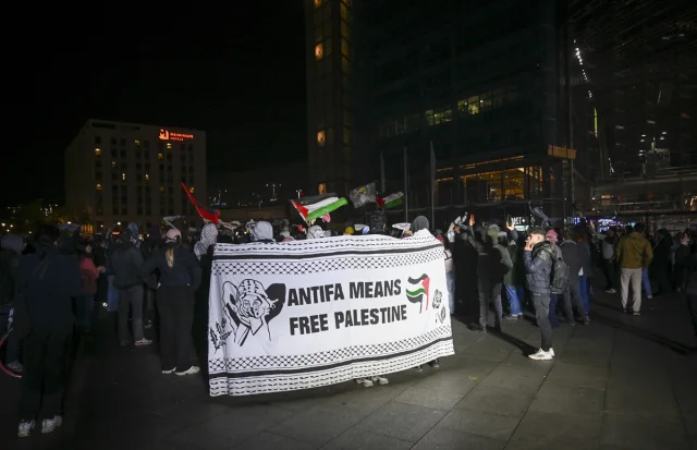 Berlin'de Sumud Filosu İçin Büyük Dayanışma Gösterisi