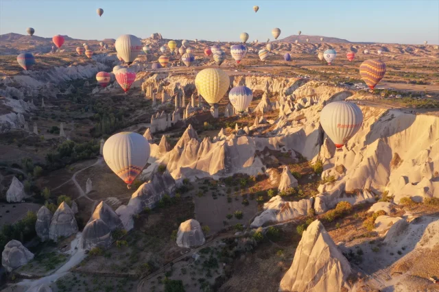 Kapadokya Semalarında Unutulmaz Balon Manzarası