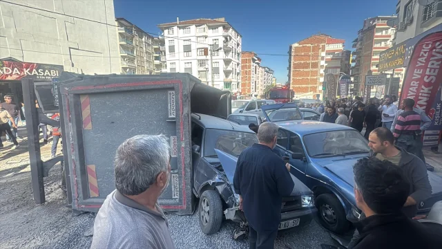 Malatya'da Facia: Kontrollü Kamyonun 15 Araçla Çarpışması Panik Yarattı