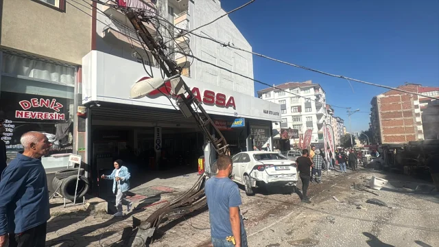 Malatya'da Facia: Kontrollü Kamyonun 15 Araçla Çarpışması Panik Yarattı