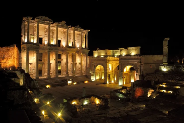 Tarihi Mekanlarda Gece Turizmi Uzatıldı: Turistlere Gecenin Gizemi Devam Ediyor