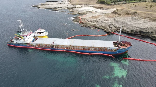 Kocaeli'de Kuru Yük Gemisi Krizi Sürüyor: Zorlu Kurtarma Operasyonu Hazırlıkları Başladı