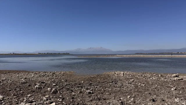 Beyşehir Gölü'ndeki Kuraklık Şaşırtıcı Sonuçlar Doğurdu - Kıstıfan Adası ile Kara Buluştu