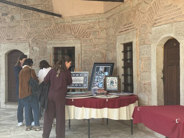 Rüstem Paşa Camii'nin Gizemli Çini Sanatı İstanbulluları Büyüledi
