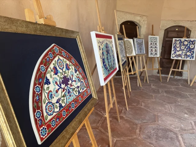 Rüstem Paşa Camii'nin Gizemli Çini Sanatı İstanbulluları Büyüledi