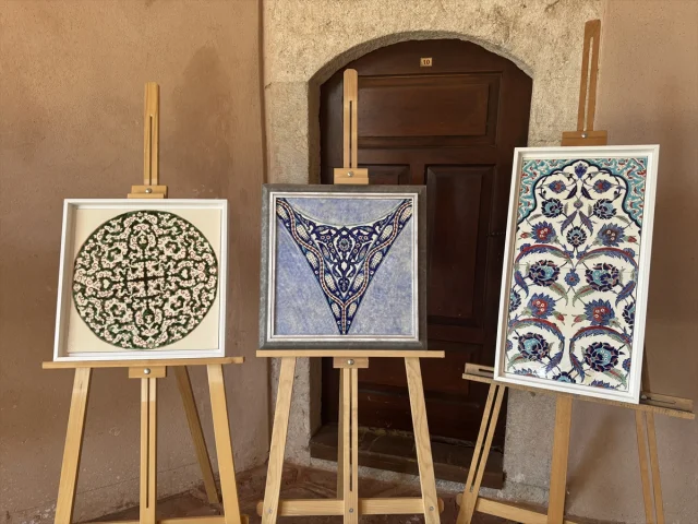 Rüstem Paşa Camii'nin Gizemli Çini Sanatı İstanbulluları Büyüledi