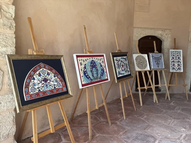 Rüstem Paşa Camii'nin Gizemli Çini Sanatı İstanbulluları Büyüledi