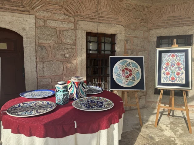 Rüstem Paşa Camii'nin Gizemli Çini Sanatı İstanbulluları Büyüledi