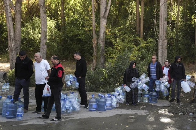 Ankara'da Su Krizi: Mamaklılar Çeşmelerden Su Taşıyor