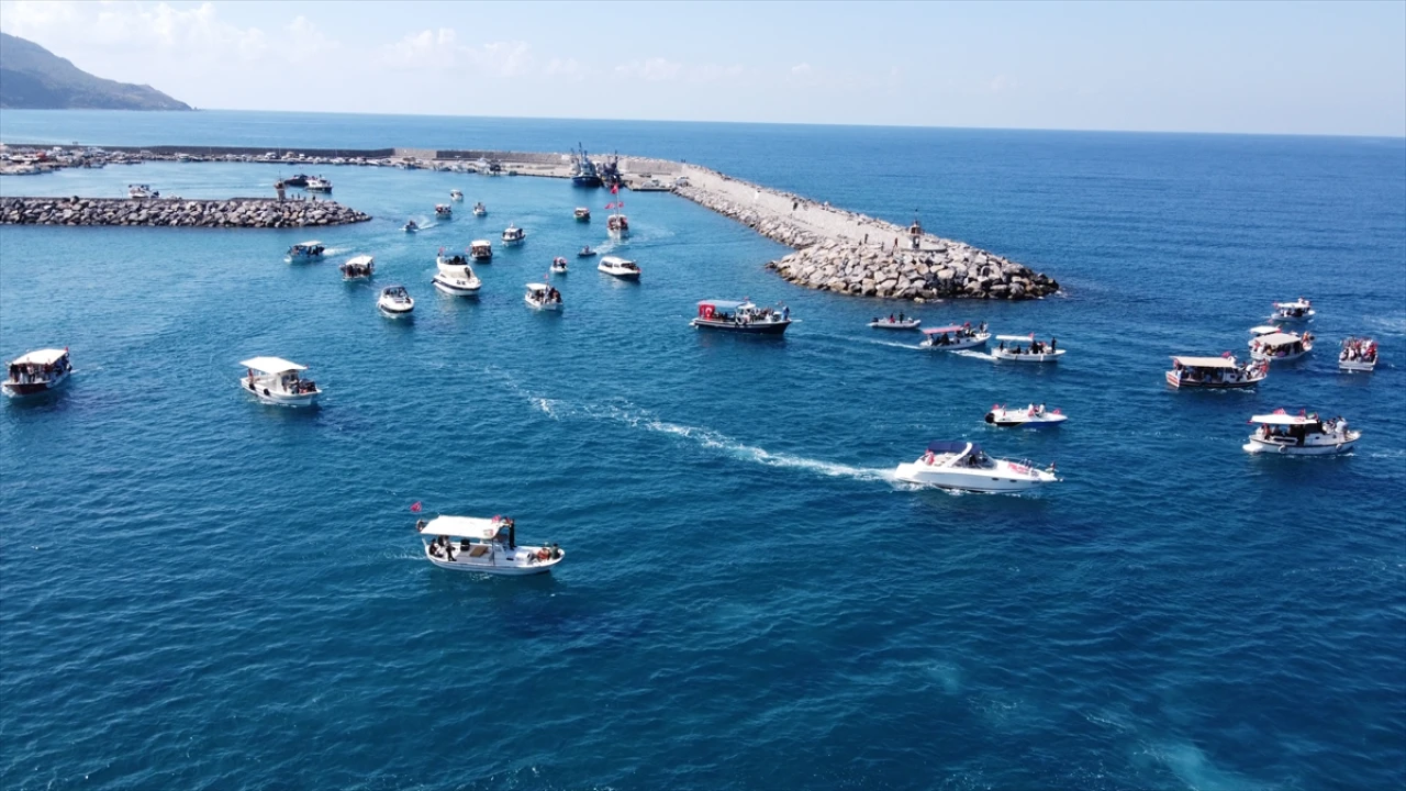 Hatay'da İsrail'e Protesto: Gazze'ye Destek Teknelerden Yansıdı