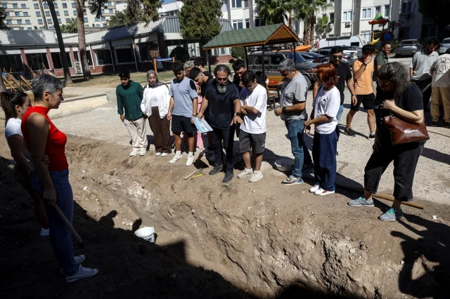 Mersin'de Bilimin Peşinde: Fin Balinası Topraktan Çıkarılıyo...