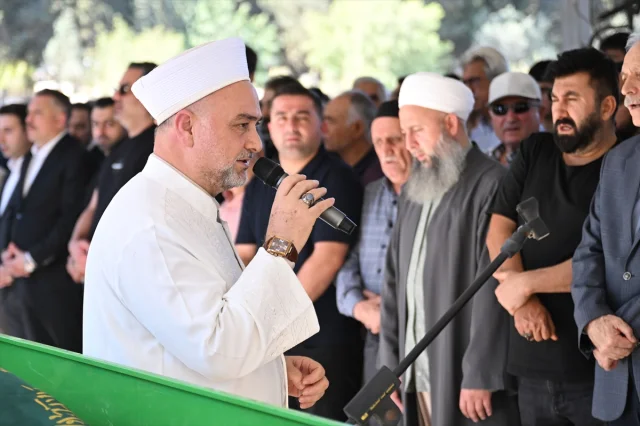 MHP'li Ayşe Sibel Ersoy'un Acı Günü: Annesi Toprağa Verildi
