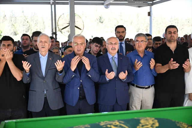 MHP'li Ayşe Sibel Ersoy'un Acı Günü: Annesi Toprağa Verildi