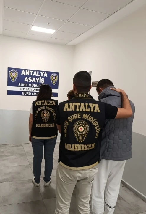 Antalya'da Şok Olay: Engelli Kişiyi Dolandıran Emlakçı Tutuklandı