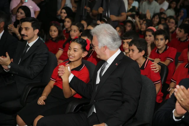 Tamer Karadağlı'nın Adını Taşıyan Sahne Diyarbakır'da Açıldı