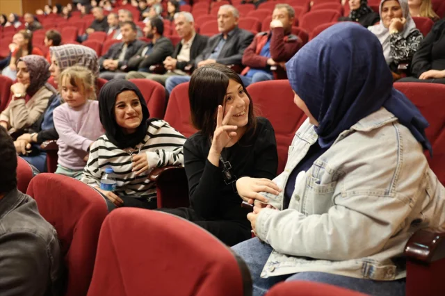 Sivas'ta Kalpleri Isıtan Proje: Engelli Çocuklara Yardım Eli
