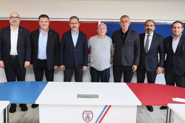 TFF Başkanı Hacıosmanoğlu'ndan İzmir’de Sürpriz Ziyaret