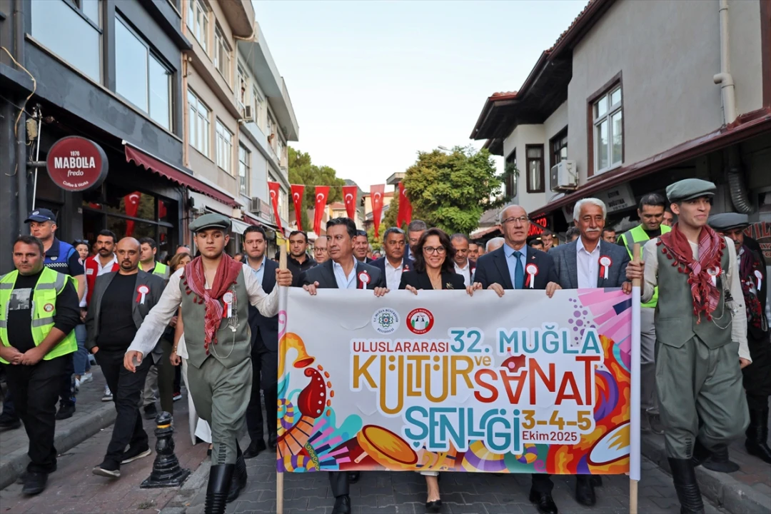 Muğla'da Kültürle Dolu Bir Başlangıç Kortej Yürüyüşü Coşturdu