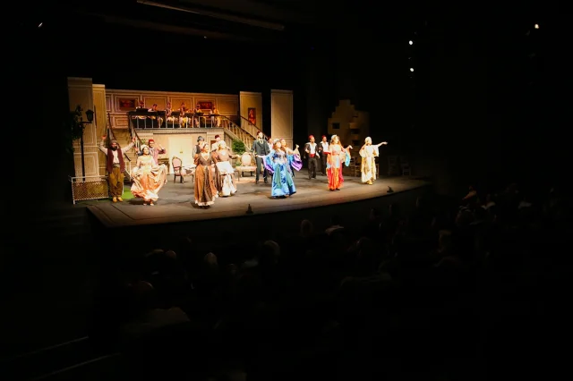 Diyarbakır'da Tiyatro Coşkusu Zirve Yaptı: 'Orhan Asena Yerli Oyunlar Festivali' Start Aldı